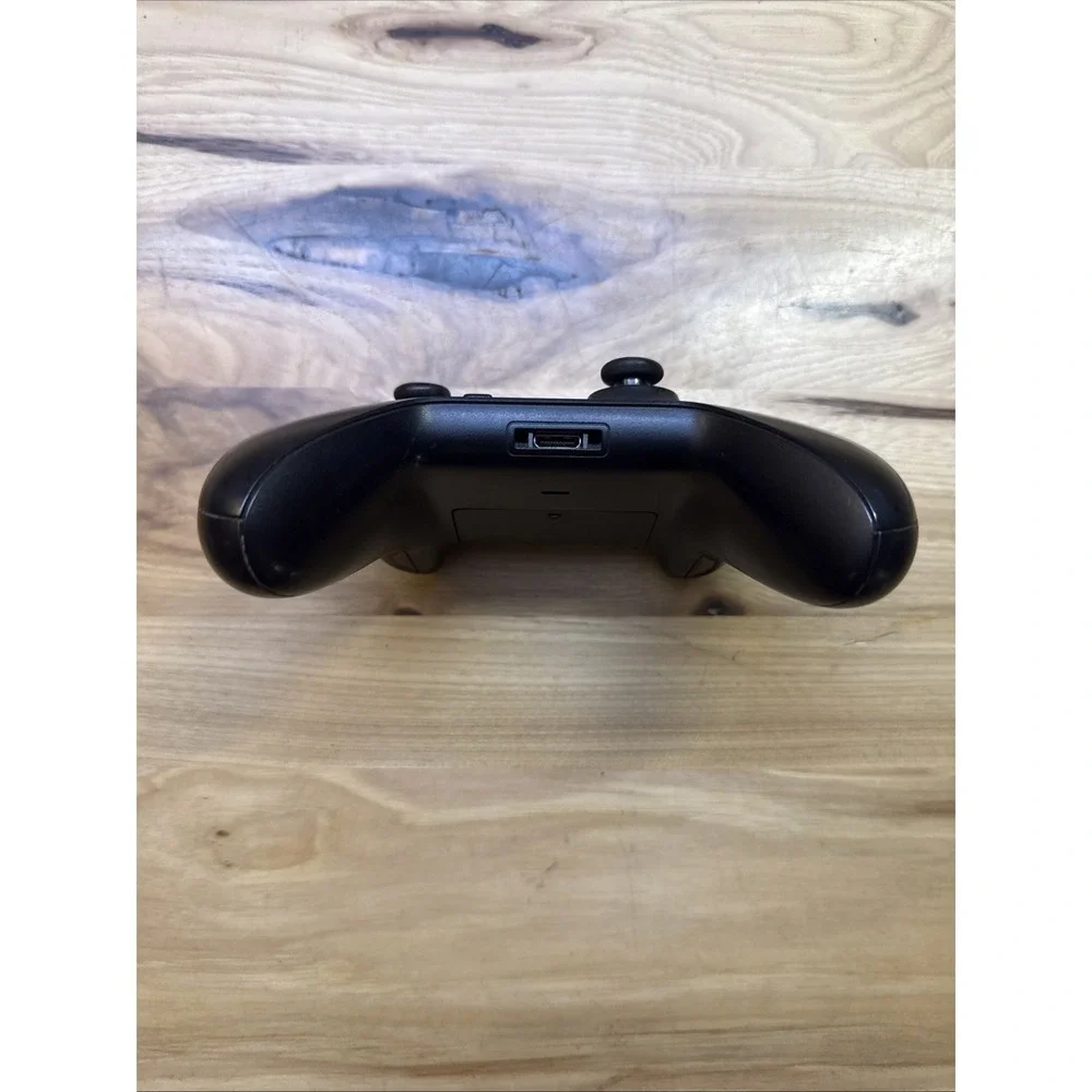 Microsoft Xbox One Wireless Controller Model 1697 Black for Parts or Repair